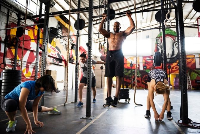 crossfit-group-at-the-gym